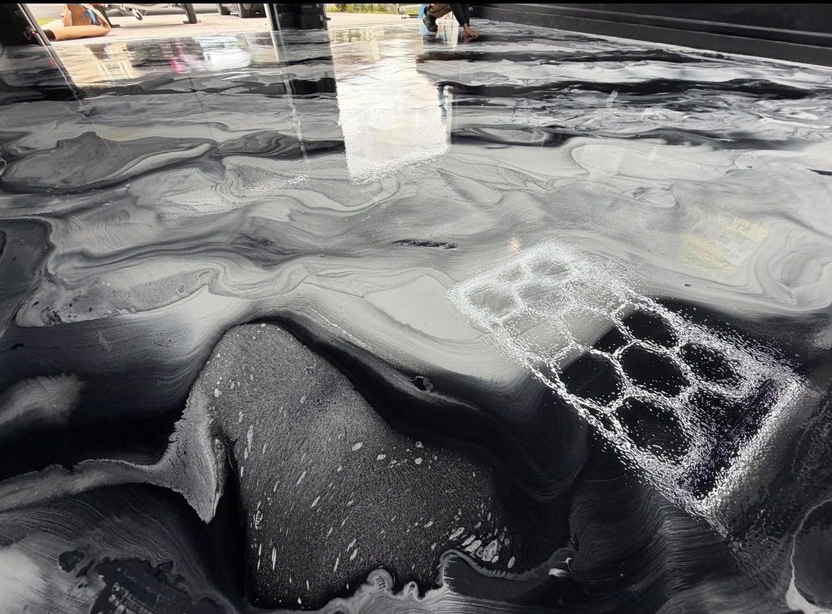 Black and grey marbled epoxy floor installation
