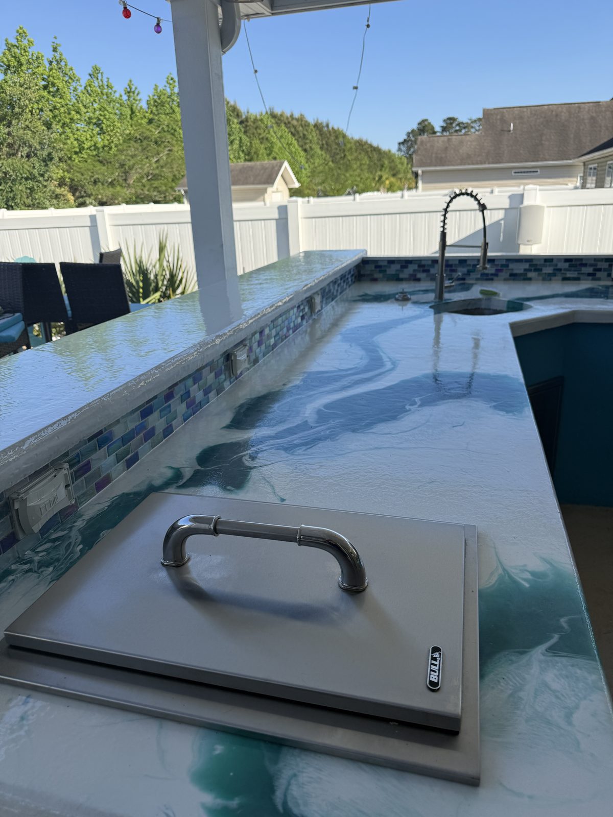 Outdoor bar epoxy countertop detail